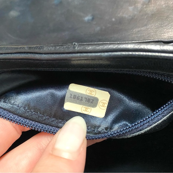 Vintage Chanel 80s 90s Navy Blue Lambskin Flap Bucket Shoulder Bag - Picture 10 of 16